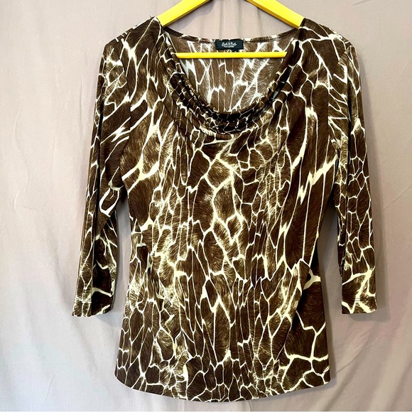 Peak & Peak Giraffe Print Blouse – Size Medium - Picture 1 of 10